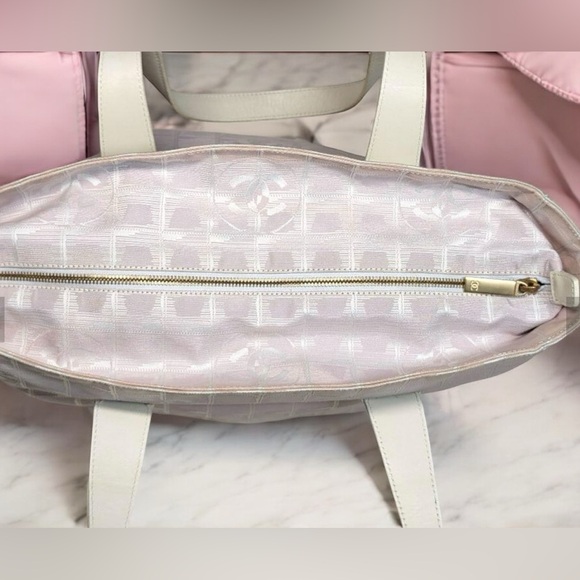 EUC Authentic CHANEL PINK New Travel Line Tote Bag Rare ALL FEET GREAT CONDITION - Picture 4 of 13